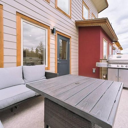 Oasis Getaway, Mins To Lake, King Bed, Dbl Garage Invermere Dış mekan fotoğraf