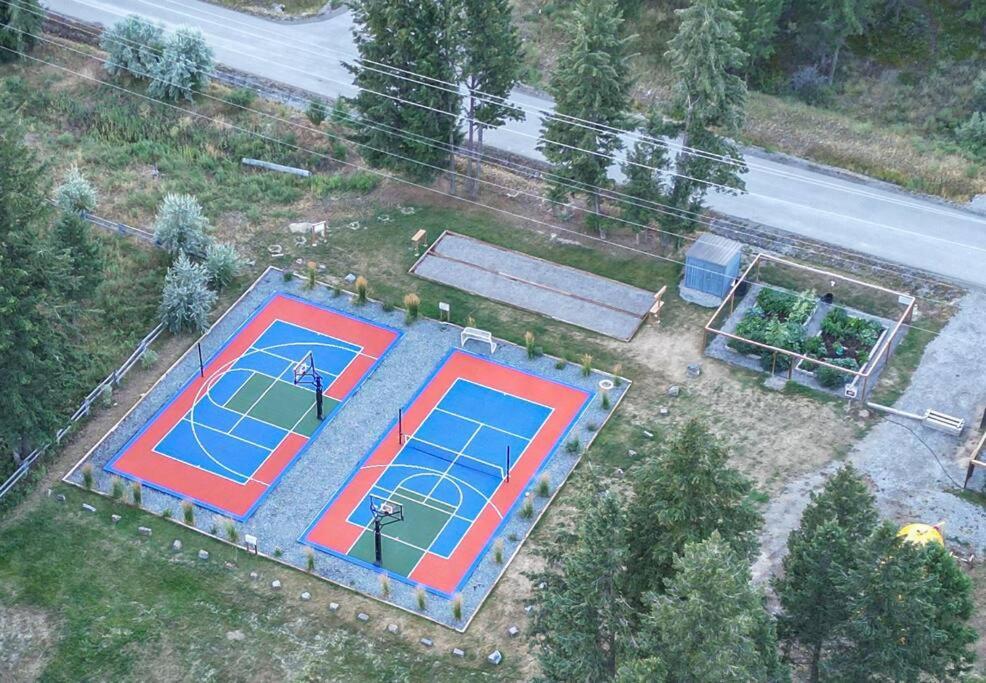 Oasis Getaway, Mins To Lake, King Bed, Dbl Garage Invermere Dış mekan fotoğraf