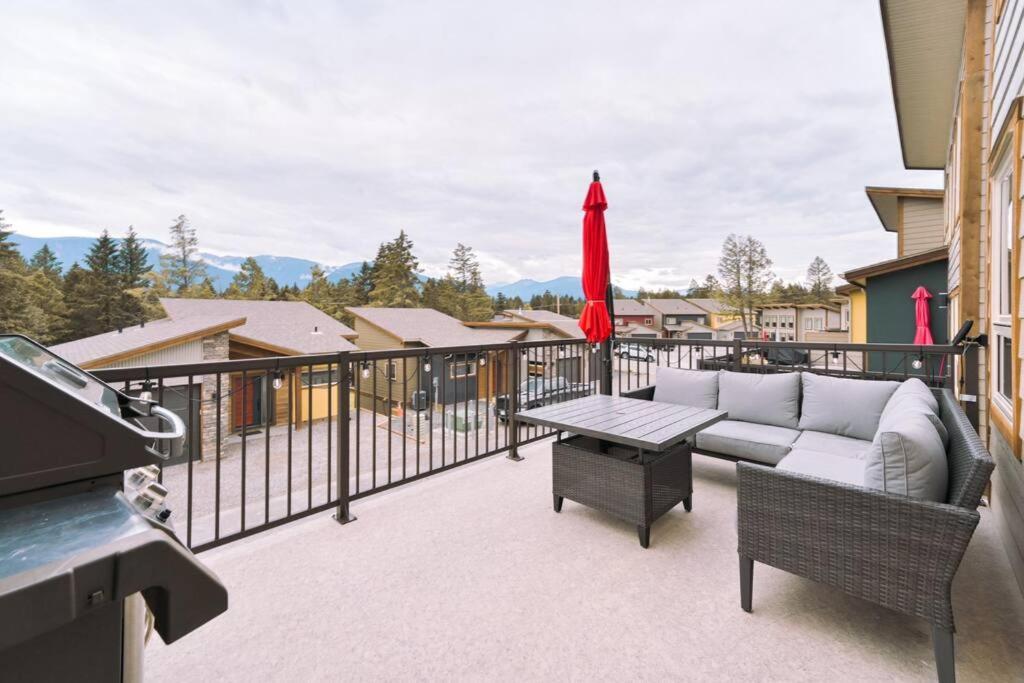 Oasis Getaway, Mins To Lake, King Bed, Dbl Garage Invermere Dış mekan fotoğraf