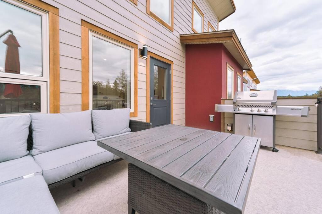 Oasis Getaway, Mins To Lake, King Bed, Dbl Garage Invermere Dış mekan fotoğraf